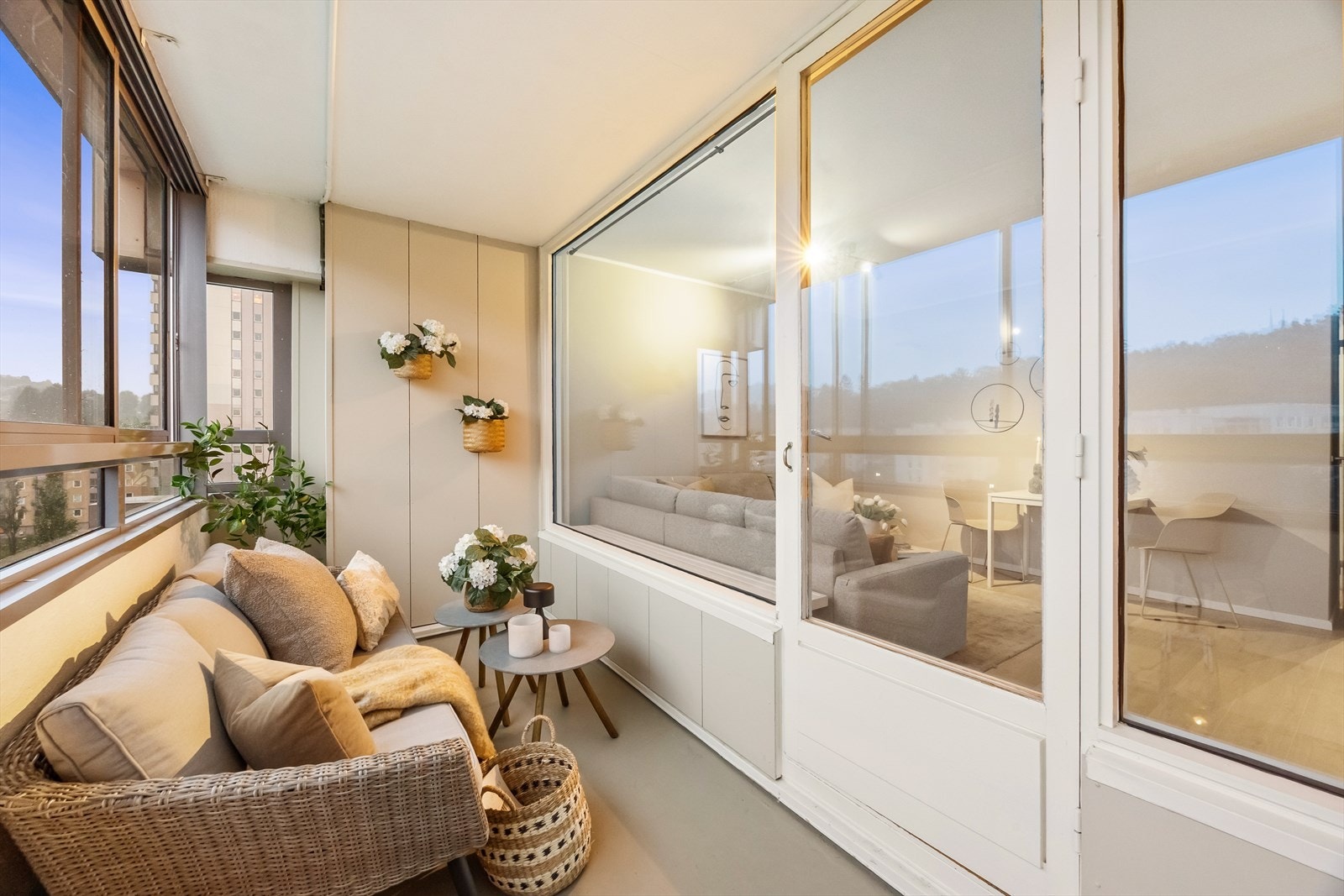 Den innglasserte terrasse på 8 kvm er perfekt for avslapning året rundt. Galleribilde