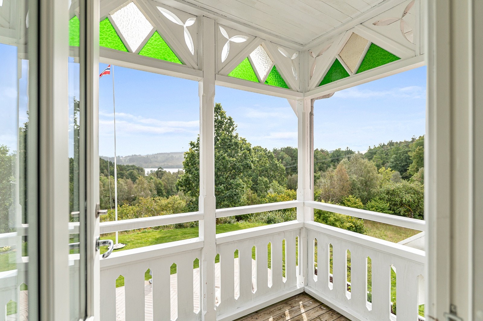 Det er balkong med tilkomst fra loftstue på 4 m². Galleribilde