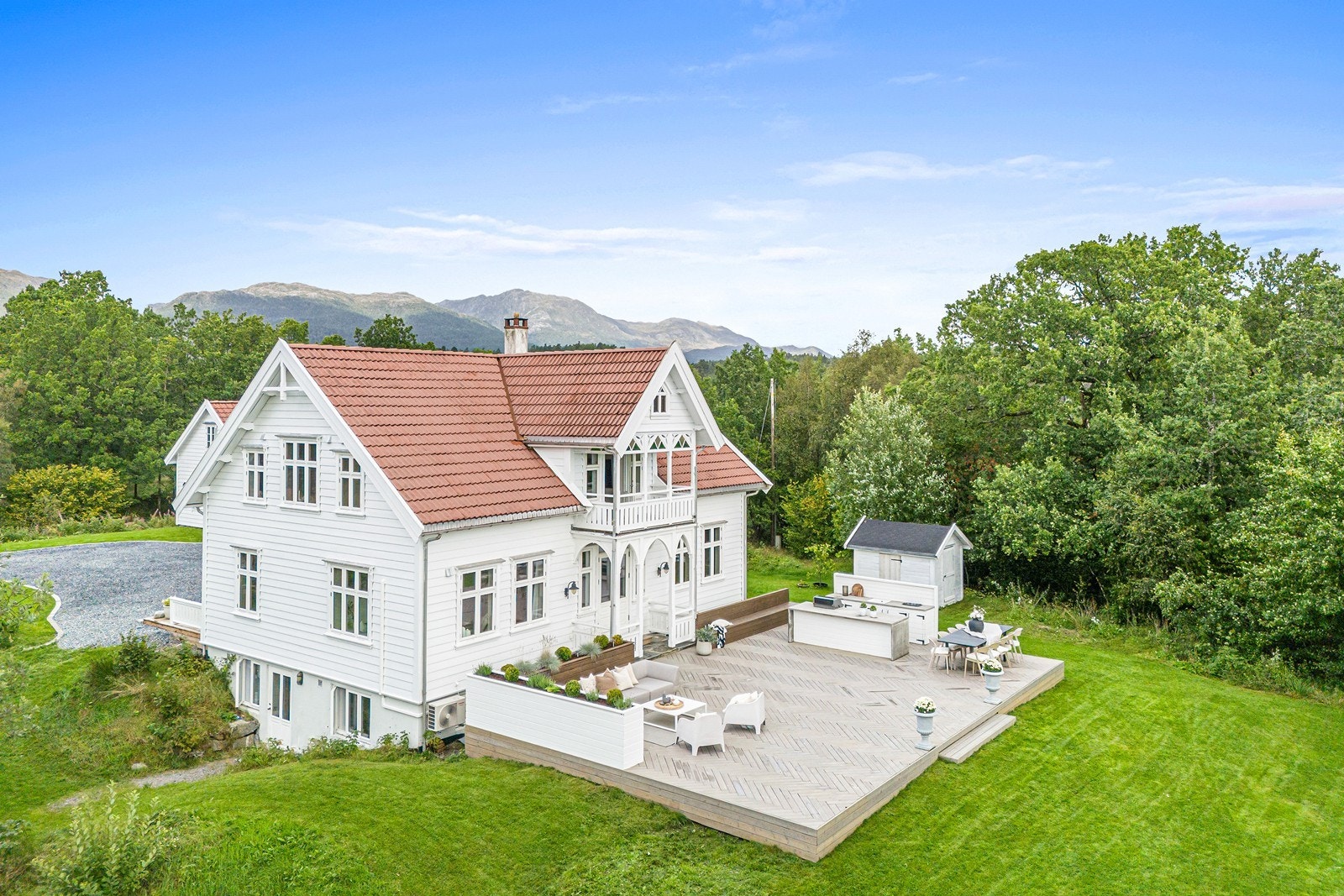 Her ligger man fint til i et landbruksområde som gjør at man har god plass rundt seg. Galleribilde