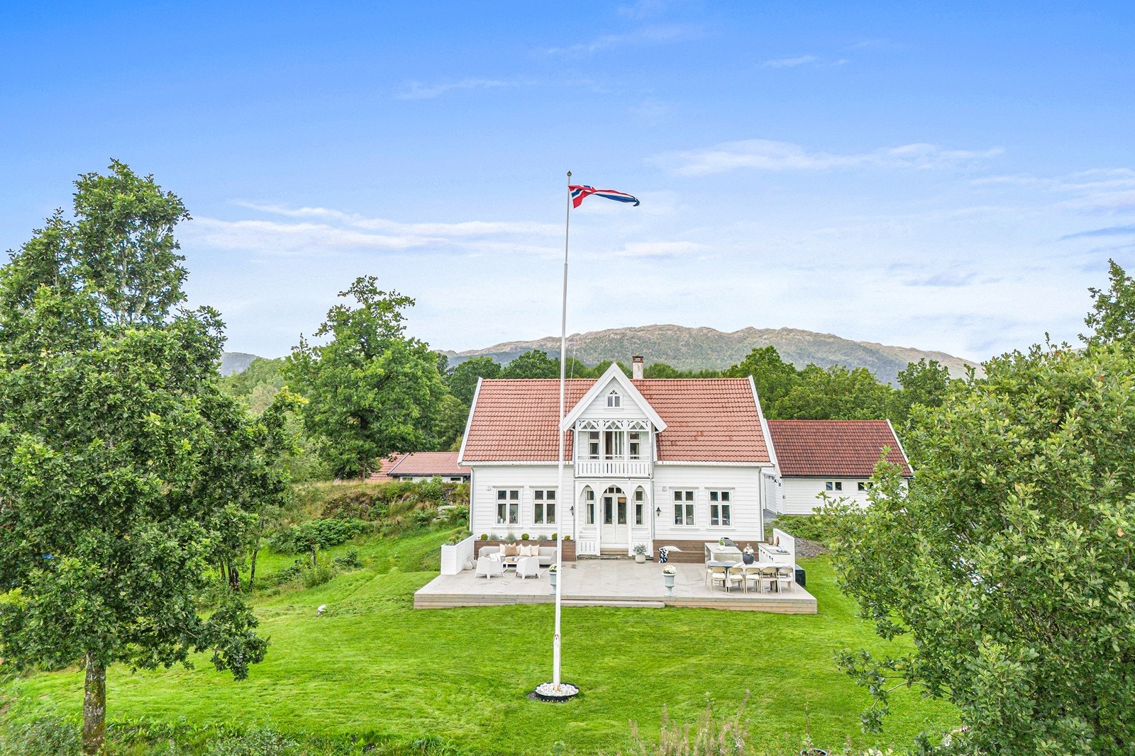 Velkommen til Vatnadalsvegen 80/82! Presentert av Ørjan Stokka - Eiendomsmegler Vest. Galleribilde