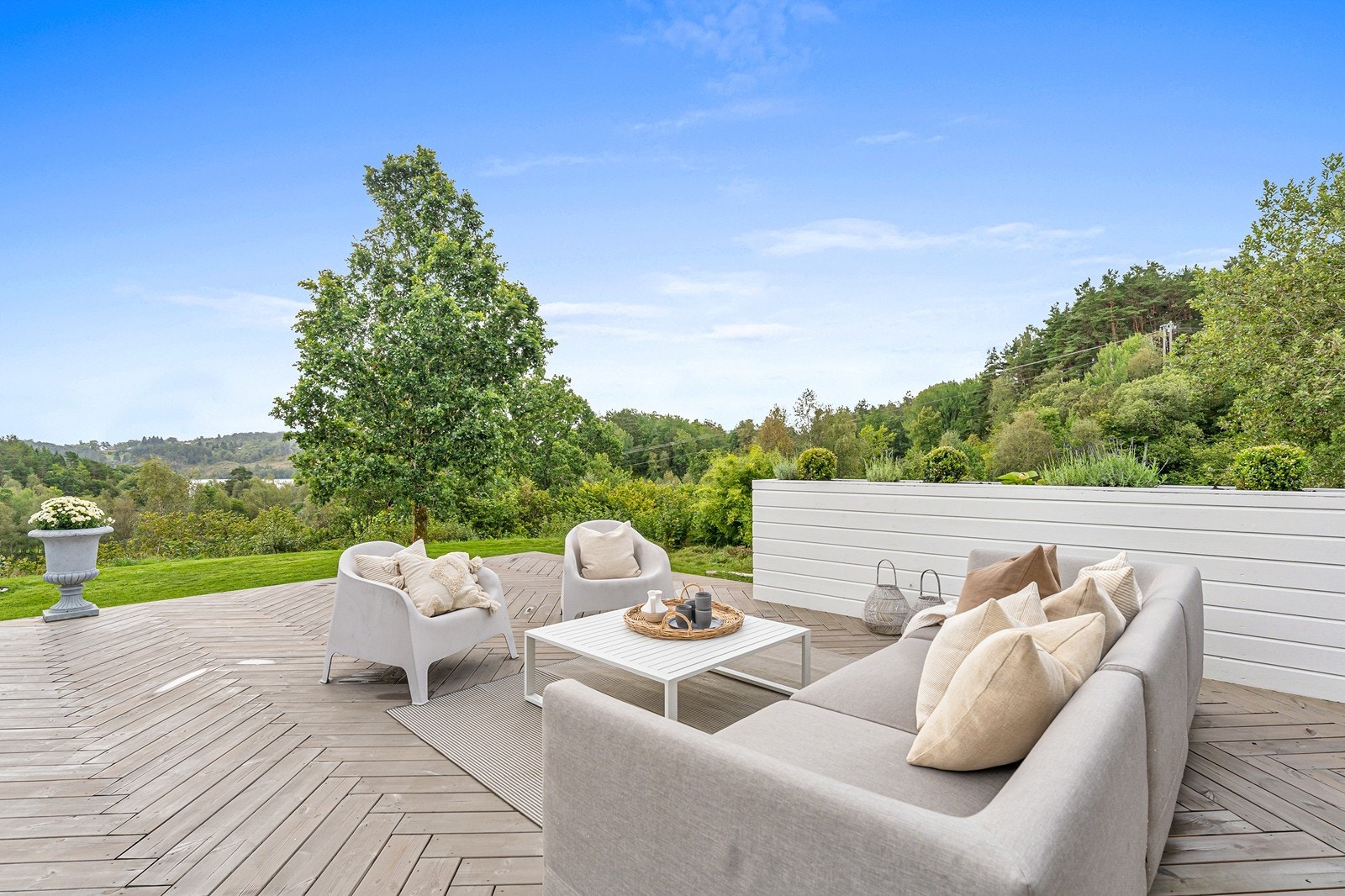 Terrassen måler hele 101 kvm. Galleribilde