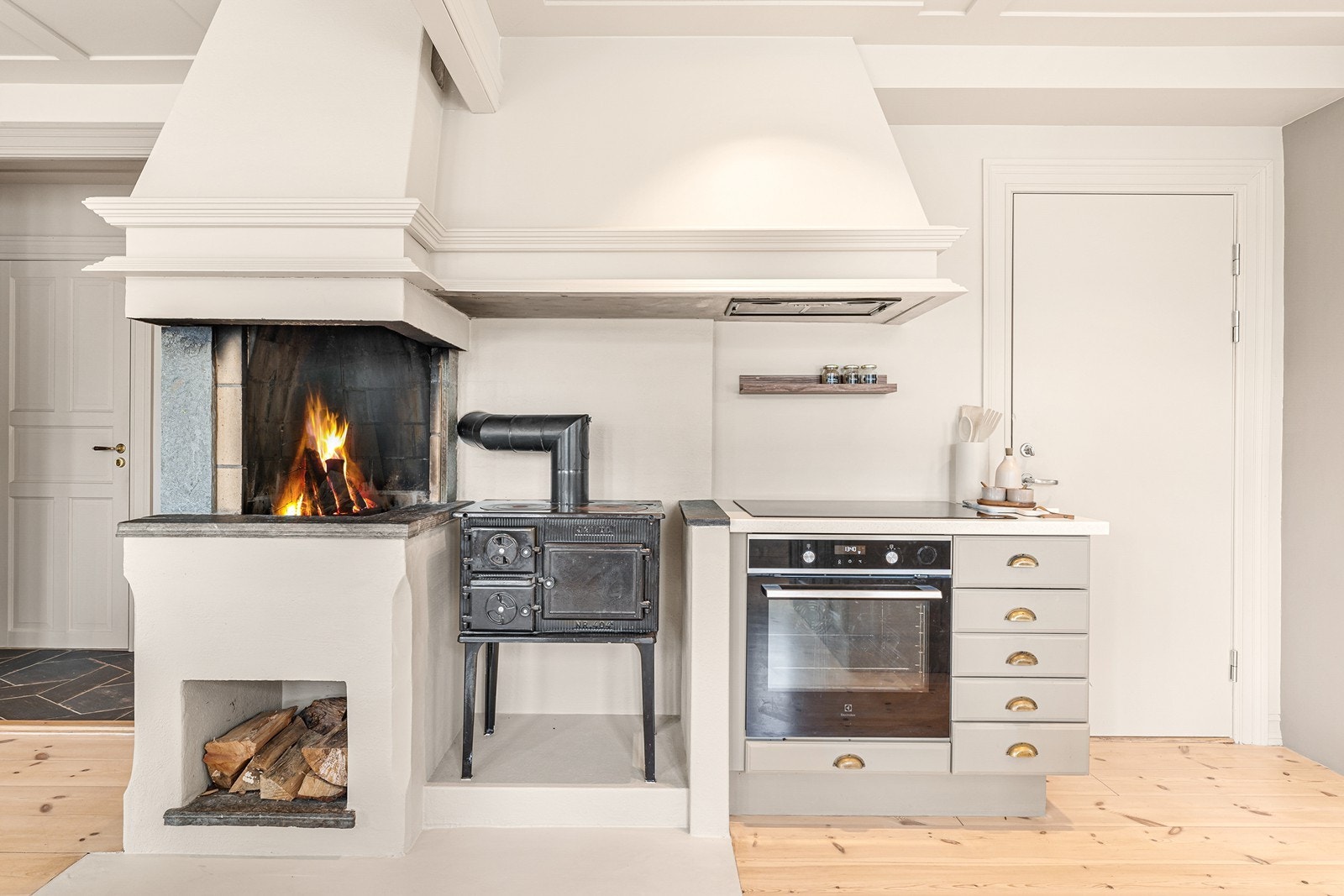 I 2021 ble benkeskap på kjøkken ble byttet. Galleribilde