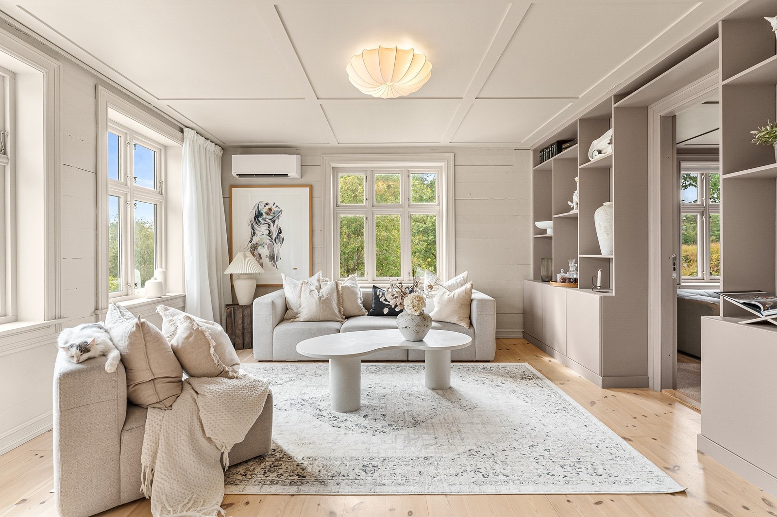 Dette er en sjelden anledning til å overta en svært attraktiv eiendom med flere potensielle bruksområder. Galleribilde