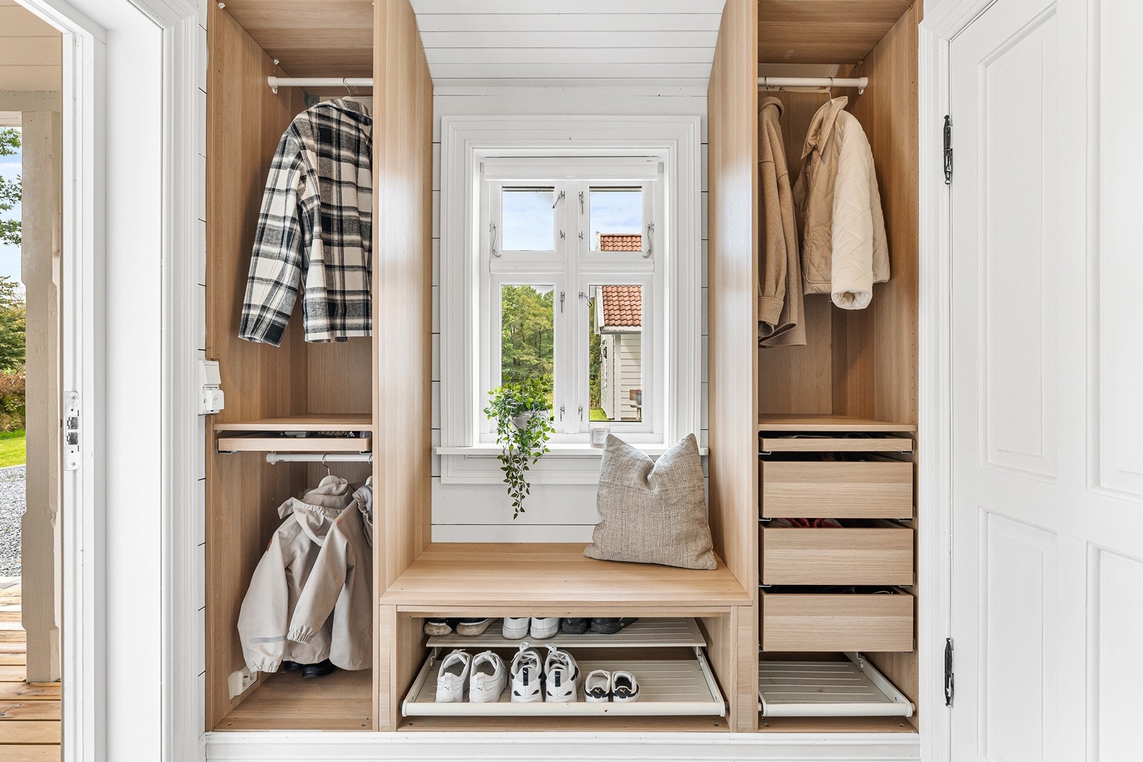 Gang med gode lagringsmuligheter. Galleribilde