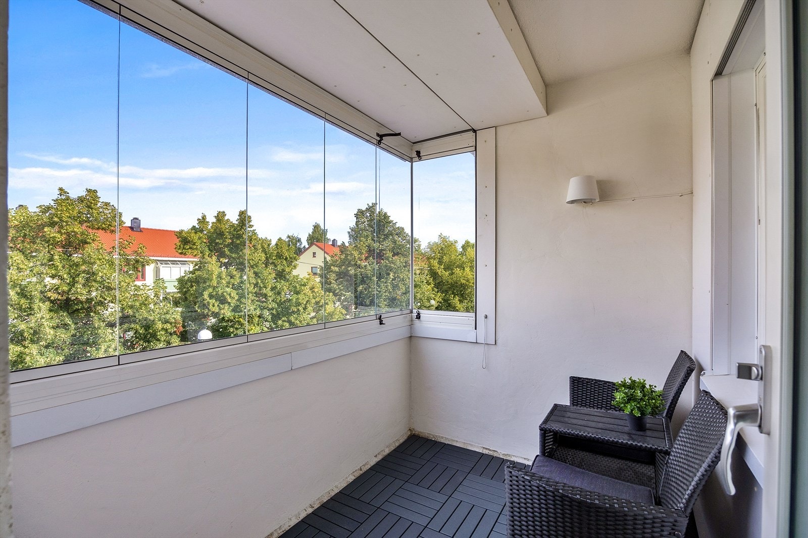 Innglasset og skjermet balkong på 5 m² Galleribilde