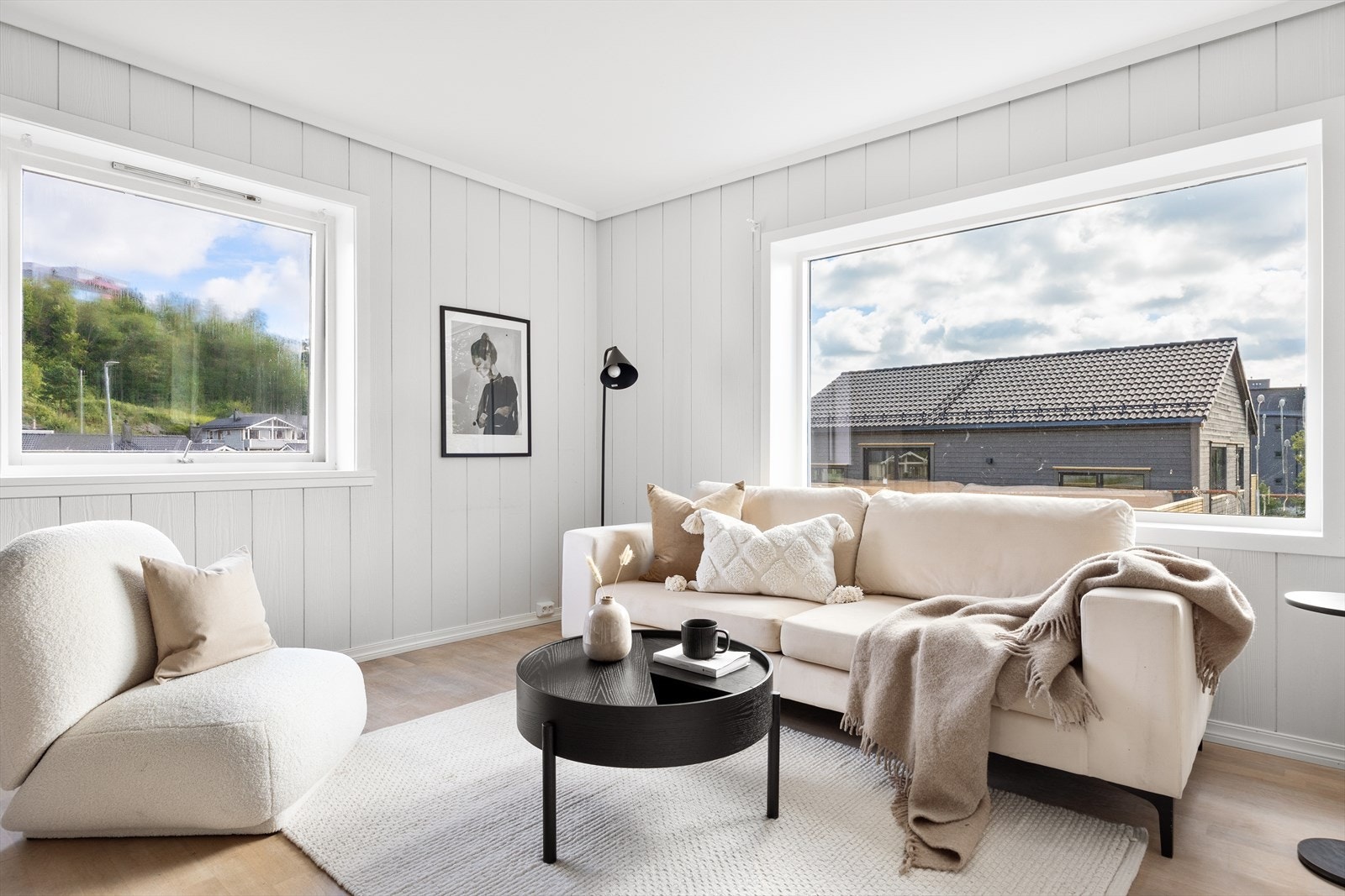 Stuen er lys og trivelig Galleribilde