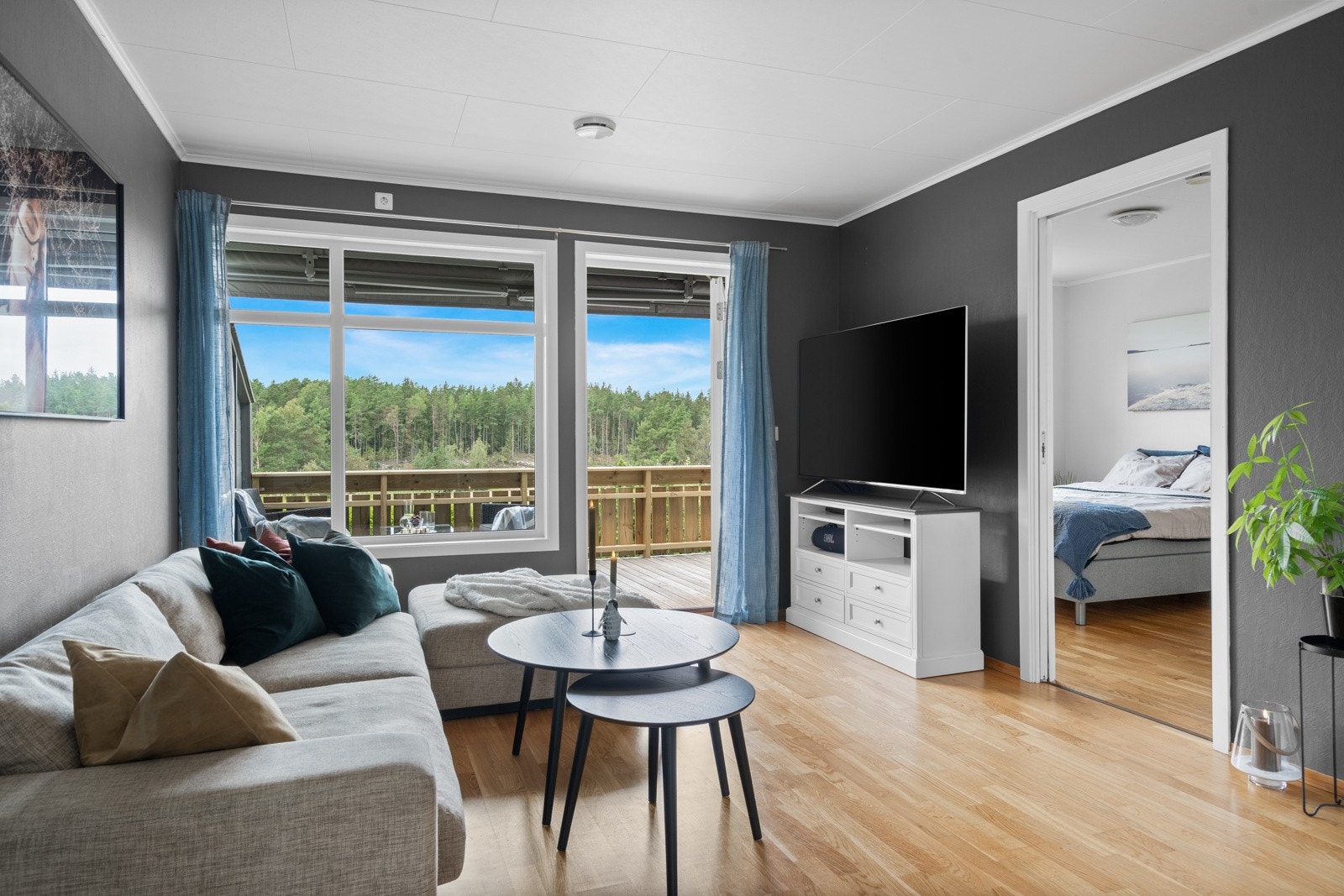 Dette er en tiltalende andelsleilighet med en gjennomgående fin planløsning og gode lysforhold. Galleribilde