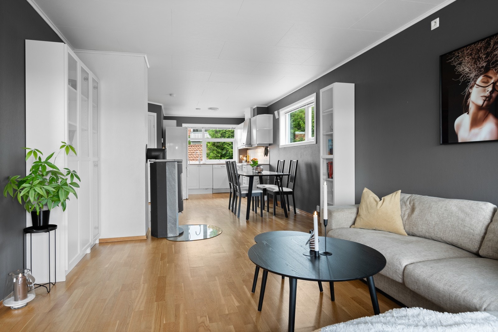 En moderne peisovn skaper stemning og varmer godt på kalde vinterdager. Galleribilde