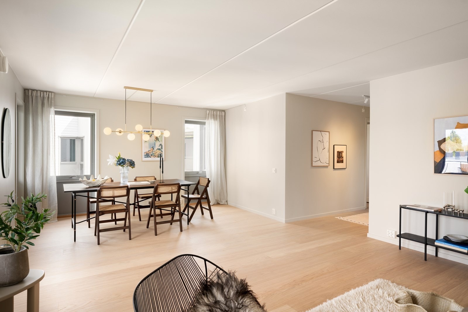 Leiligheten har opprinnelig tre soverom, det ene soverommet er i dag innlemmet i stuen. Galleribilde