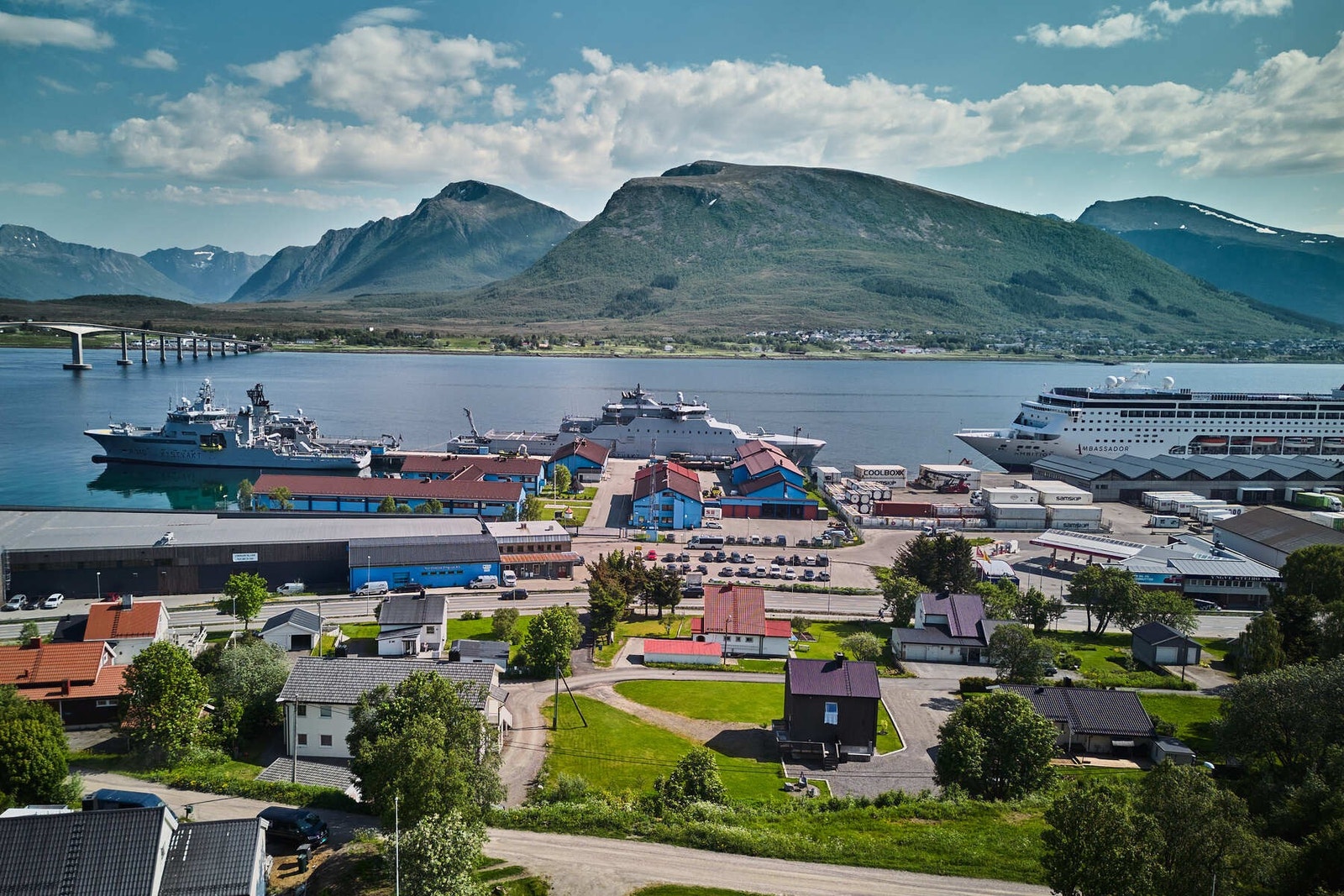 Tomten ligger i et rolig og barnevennlig omrade, kort vei til skole og barnehage. Galleribilde
