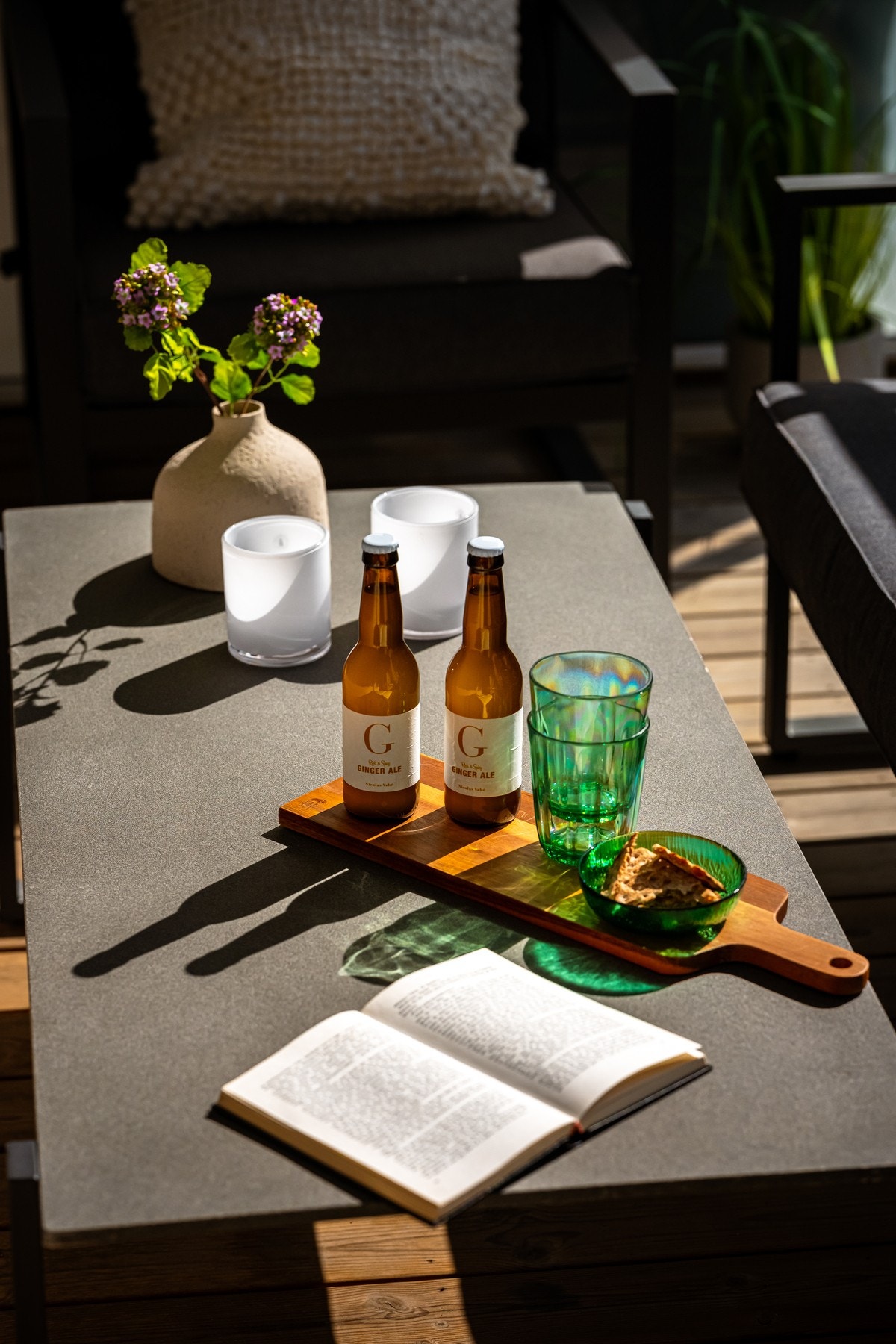 Uteplassen har god plass til sittegruppe, beplantning, grill mm. Galleribilde