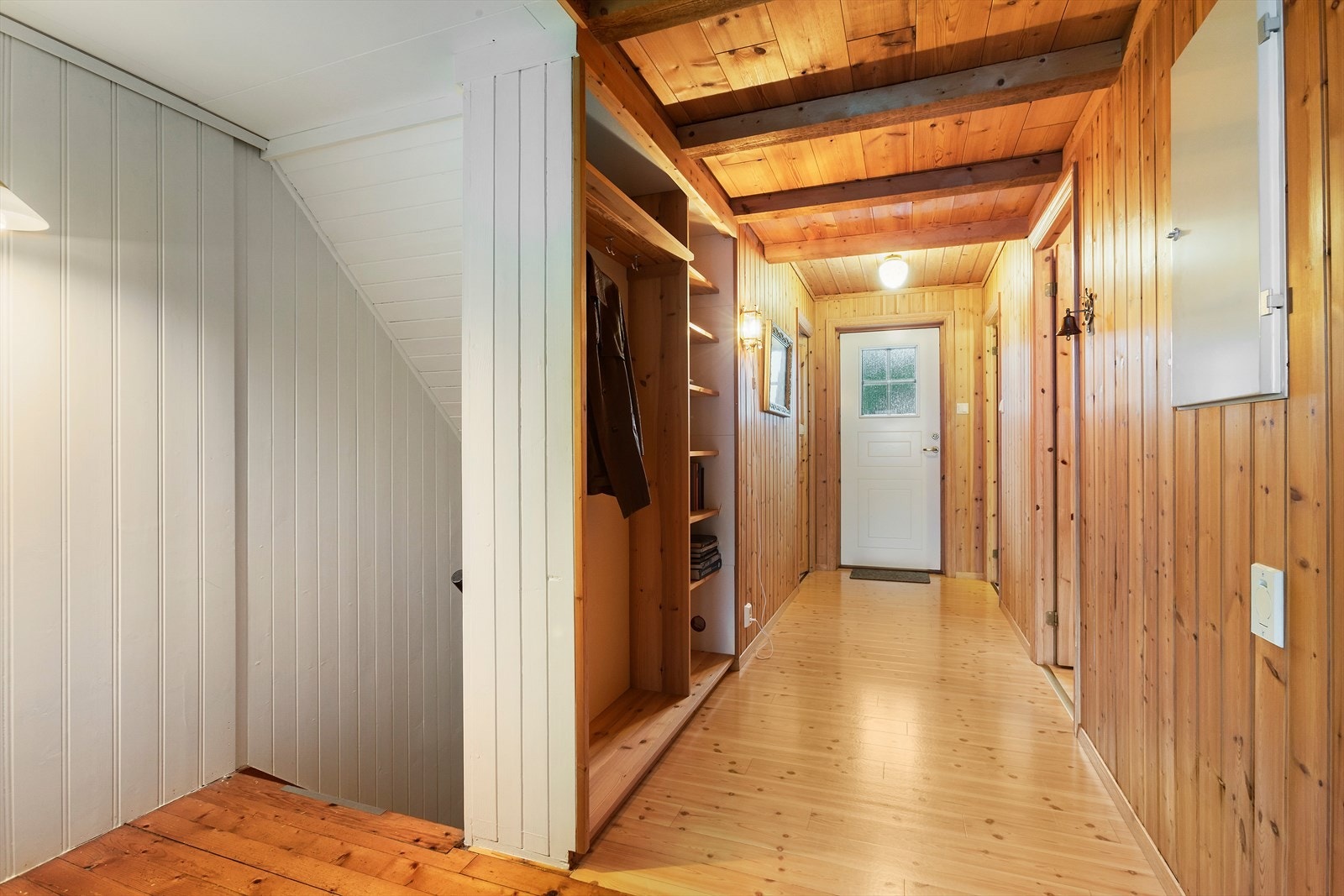 Gang i overetasje. Galleribilde