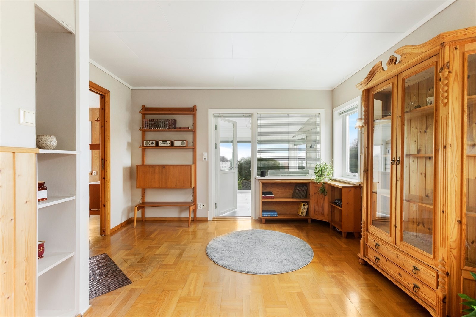 Herfra har man utgang til flott sommerstue. Galleribilde