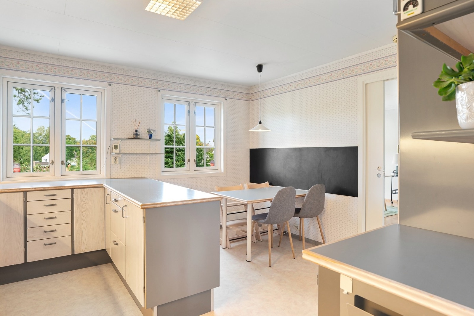 Kjøkken med mulighet for utvidelse mot spisestuen Galleribilde
