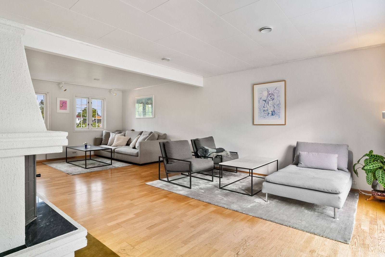 Gjennomgående lysflater i hele stuen Galleribilde