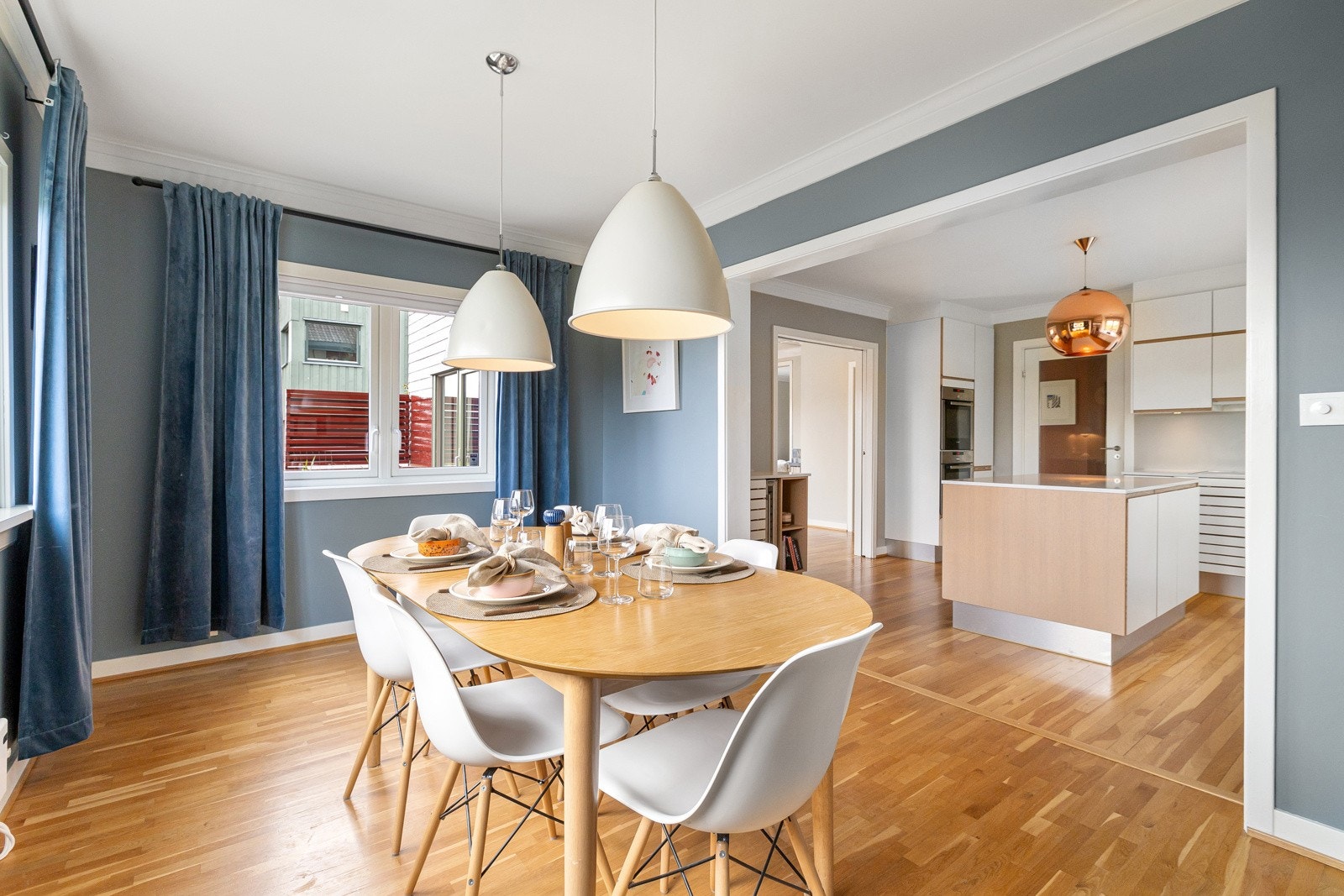 I tilknytning til kjøkkenet er det en spisestue. Galleribilde