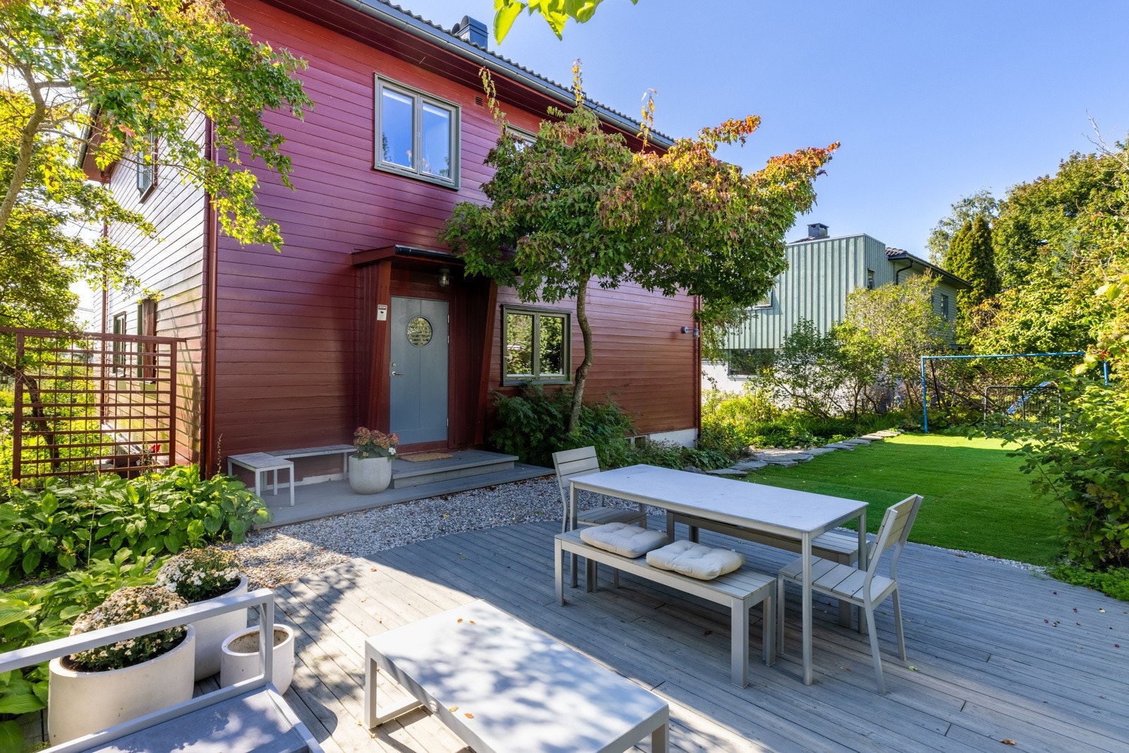 Boligen har flotte og opparbeidede uteområder. Galleribilde