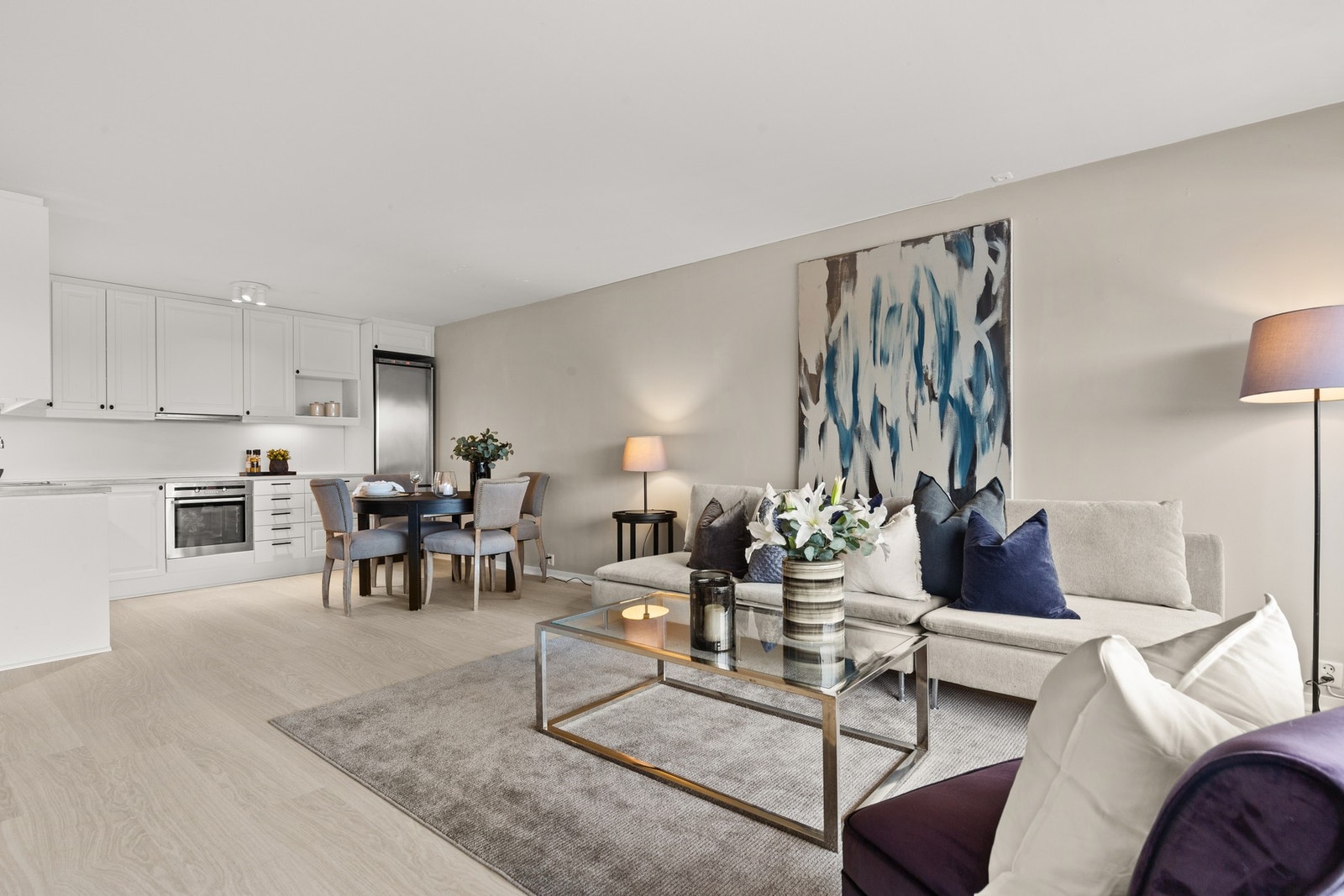 Lekker stue og spisestue for hyggelige familie- og vennesammenkomster Galleribilde