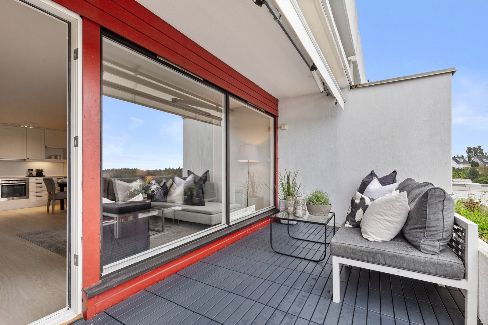 Balkong med nok sitteplasser til alle Galleribilde