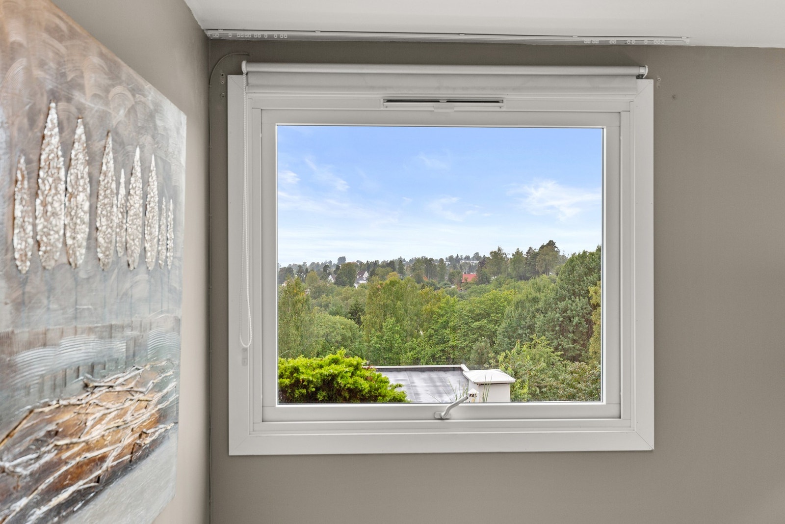 Nydelig utsikt fra soverommet. Helt skjermet fra alt og alle Galleribilde