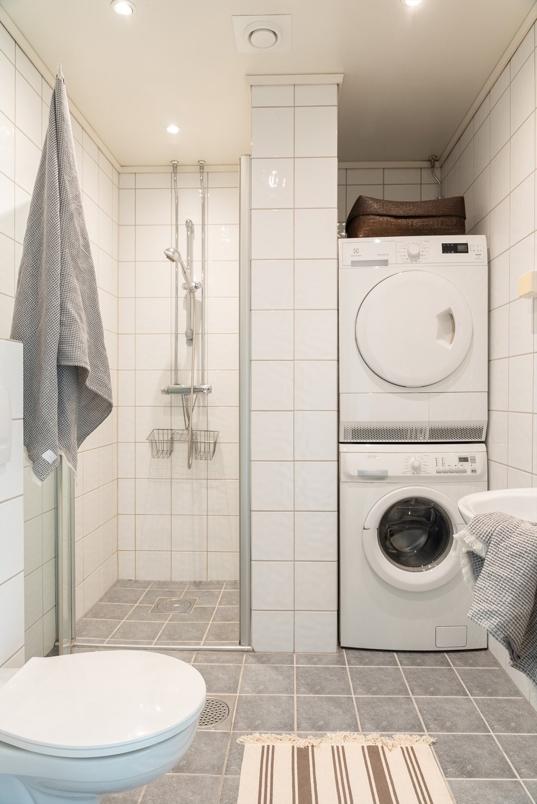 Pent flislagt bad med varmekabler i gulv. Galleribilde