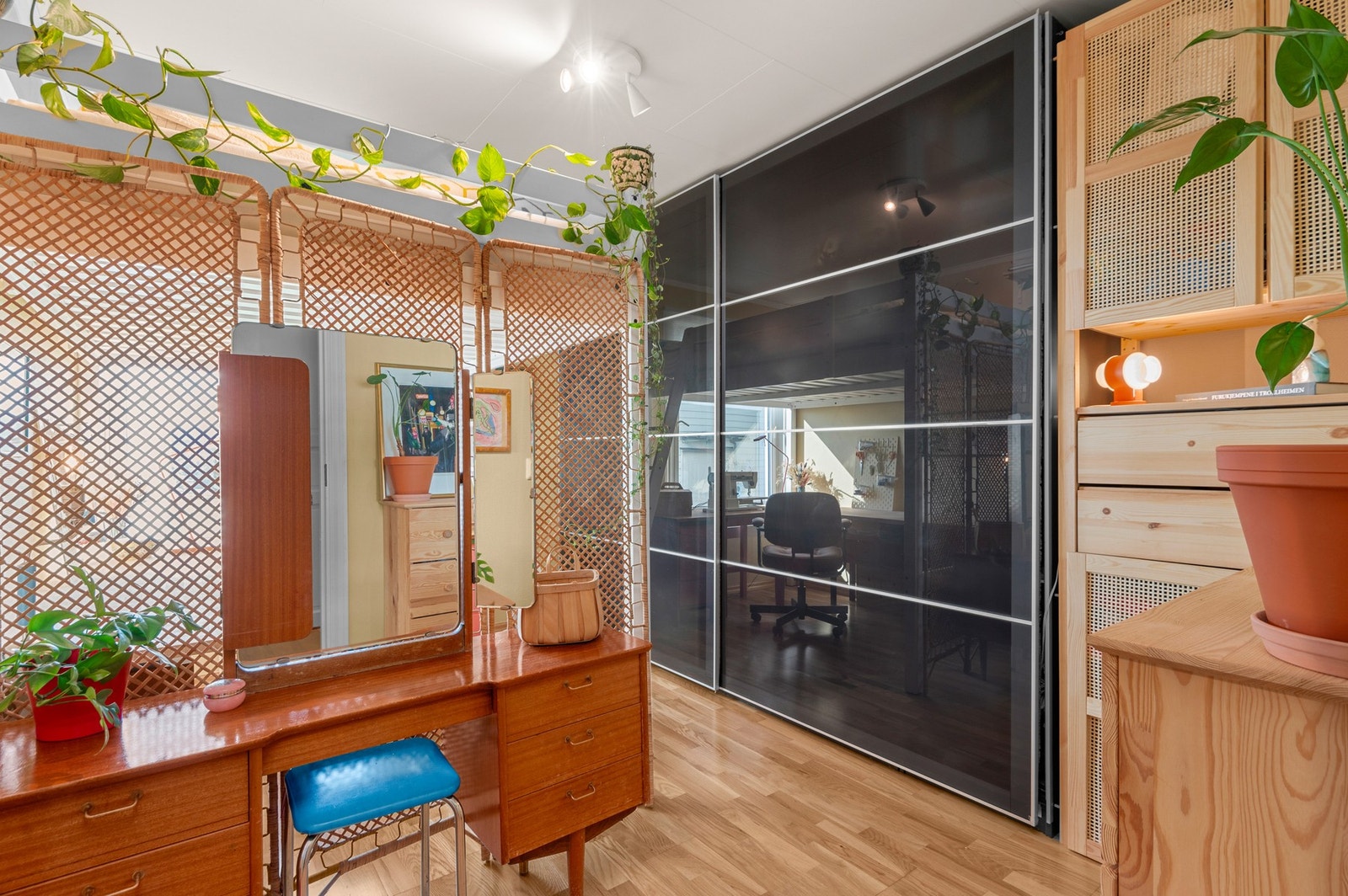 Soverom II er på 11,5m2, og har stor skyvedørsgarderobe. Galleribilde