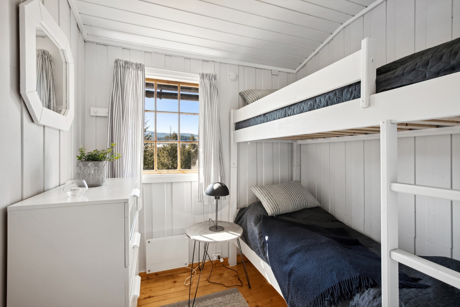 Det andre rommet har plass til køyeseng for optimal romutnyttelse. Galleribilde