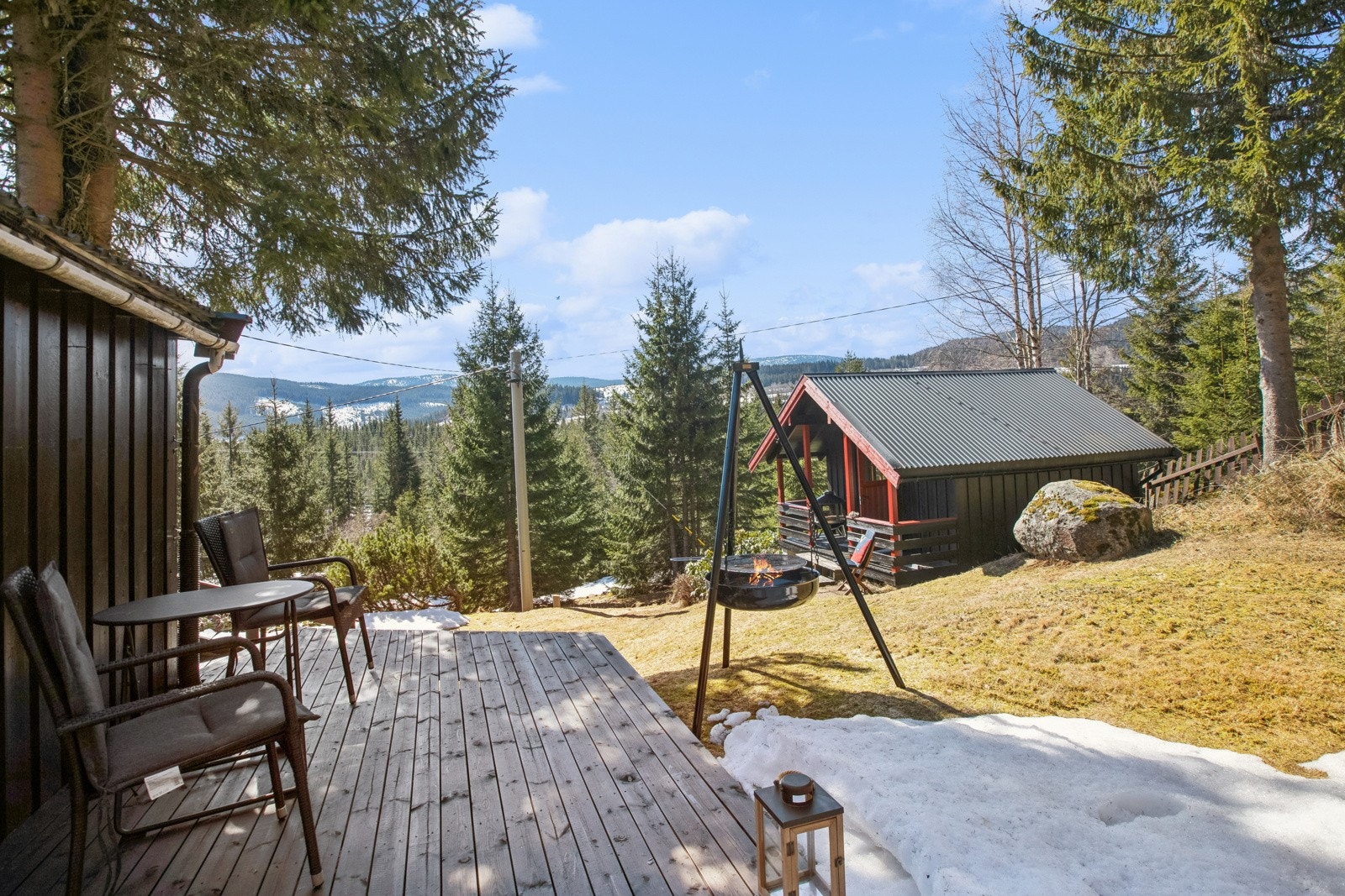 Terrasse ved inngangspartiet. Galleribilde