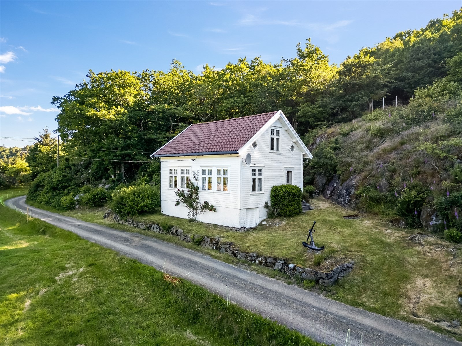 Landlig beliggende bolig som har vært benyttet som feriebolig. Galleribilde