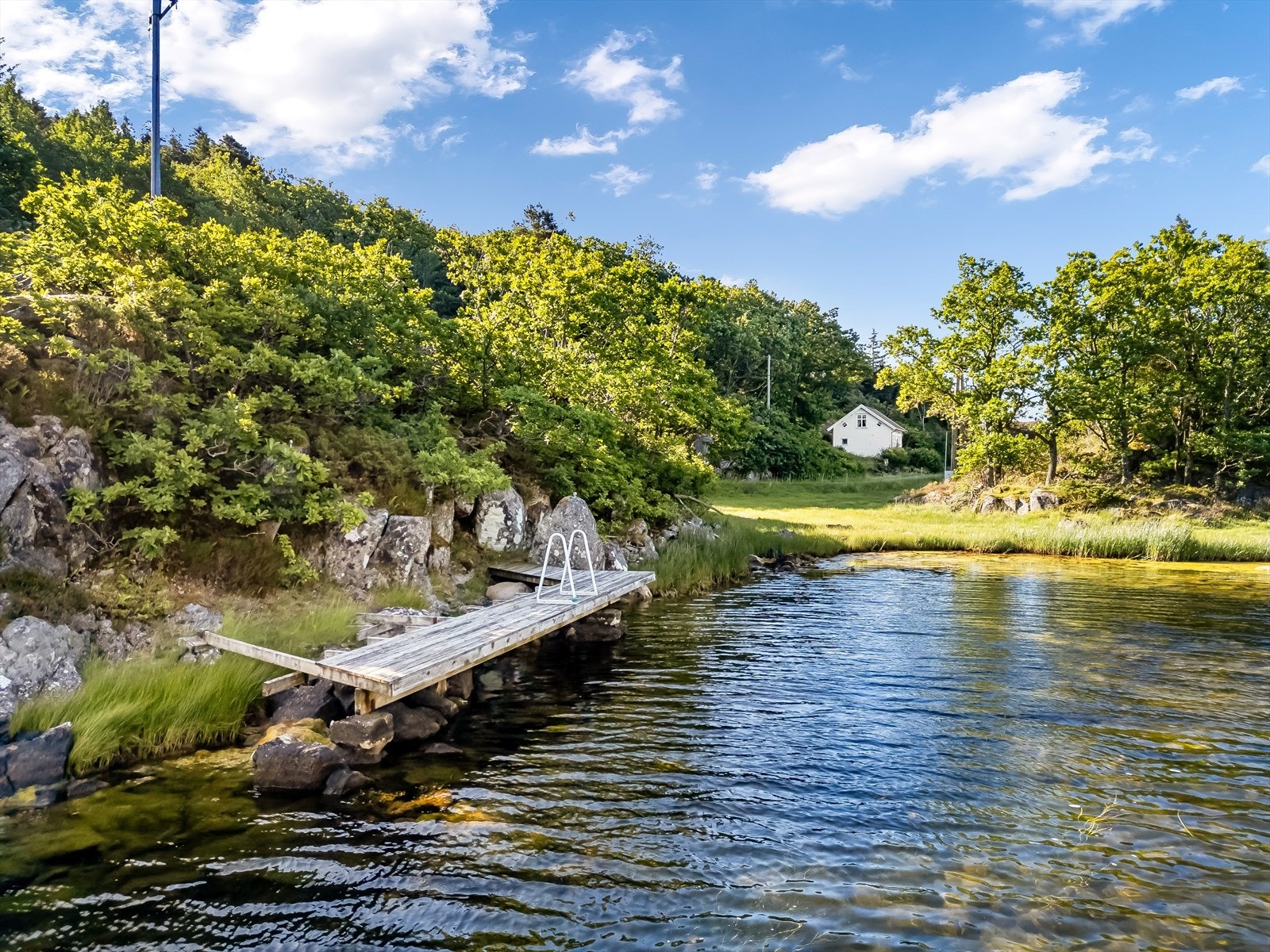Eiendomsmegler MNEF Anita Cecilie Gabrielsen ønsker velkommen til Tranevågveien 250! Galleribilde