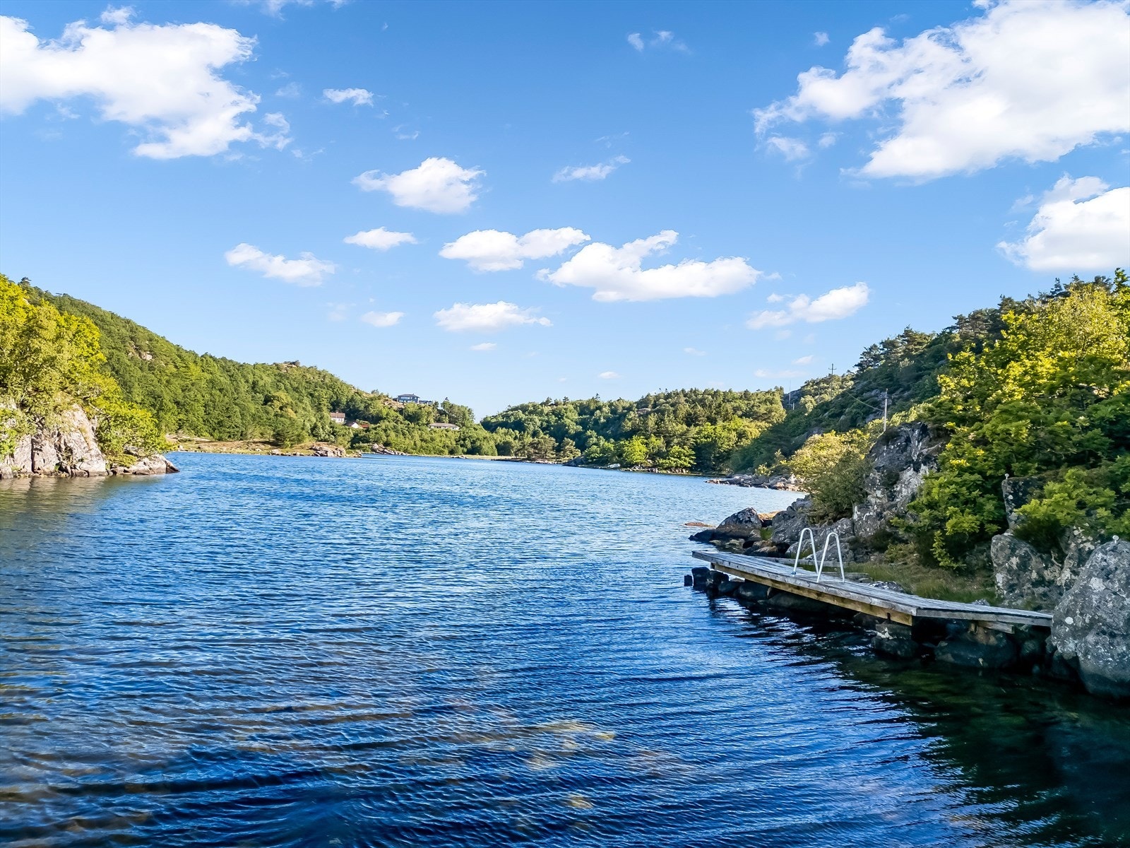 Området er egnet for lavbunnet liten båt. Galleribilde