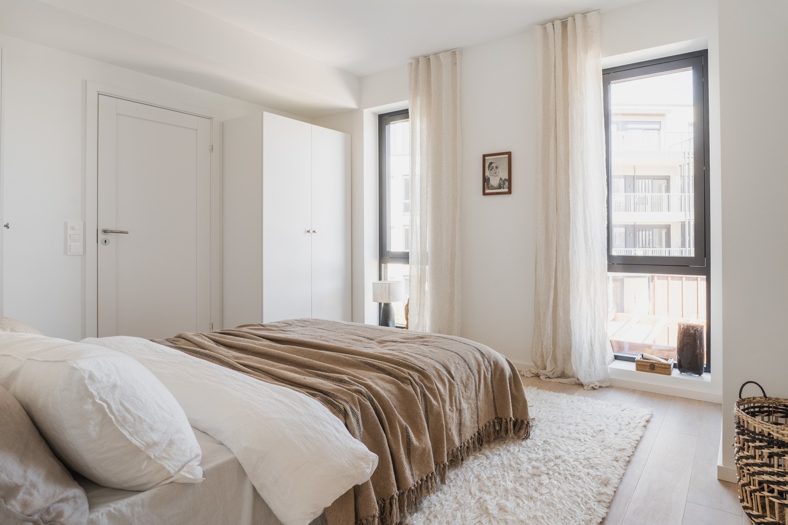 Leiligheten har tre soverom av variabel størrelse og utforming, som alle gir plass til både seng, nattbord og garderobeløsning. Galleribilde