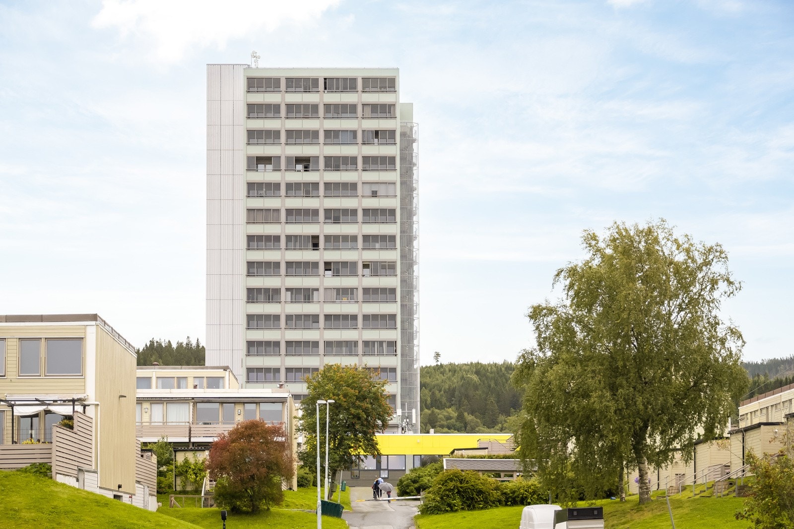 Boligen nyter godt av en av de beste plasseringene i borettslaget mtp solforhold og rolig beliggenhet. Galleribilde