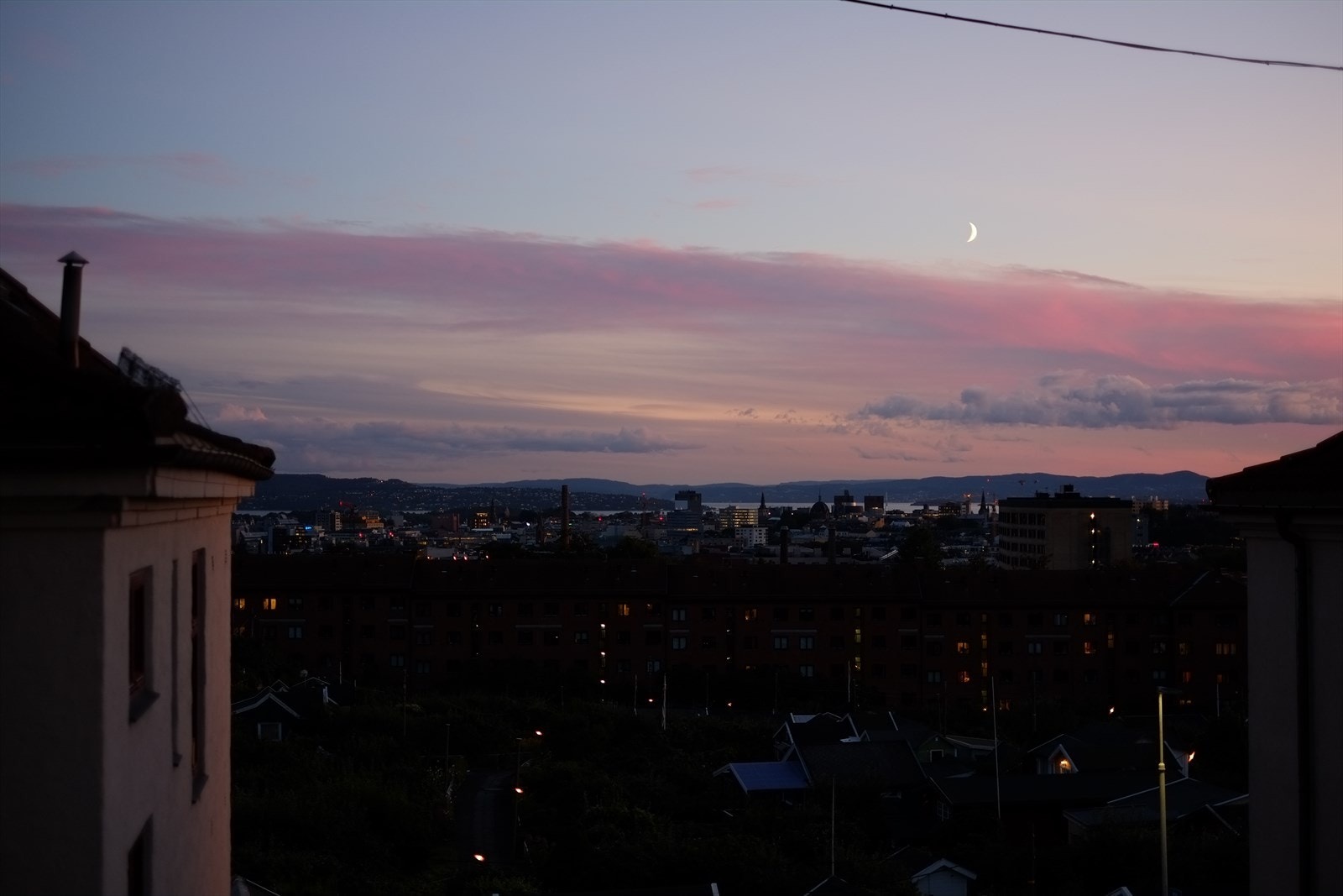 Enestående og sjelden utsikt som viser Oslo i all sin prakt. Den beste utsikten på Rosenhoff. Galleribilde