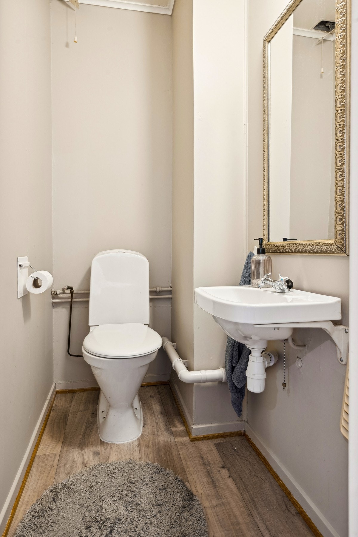 I tillegg til badet har du et separat toalettrom. Galleribilde