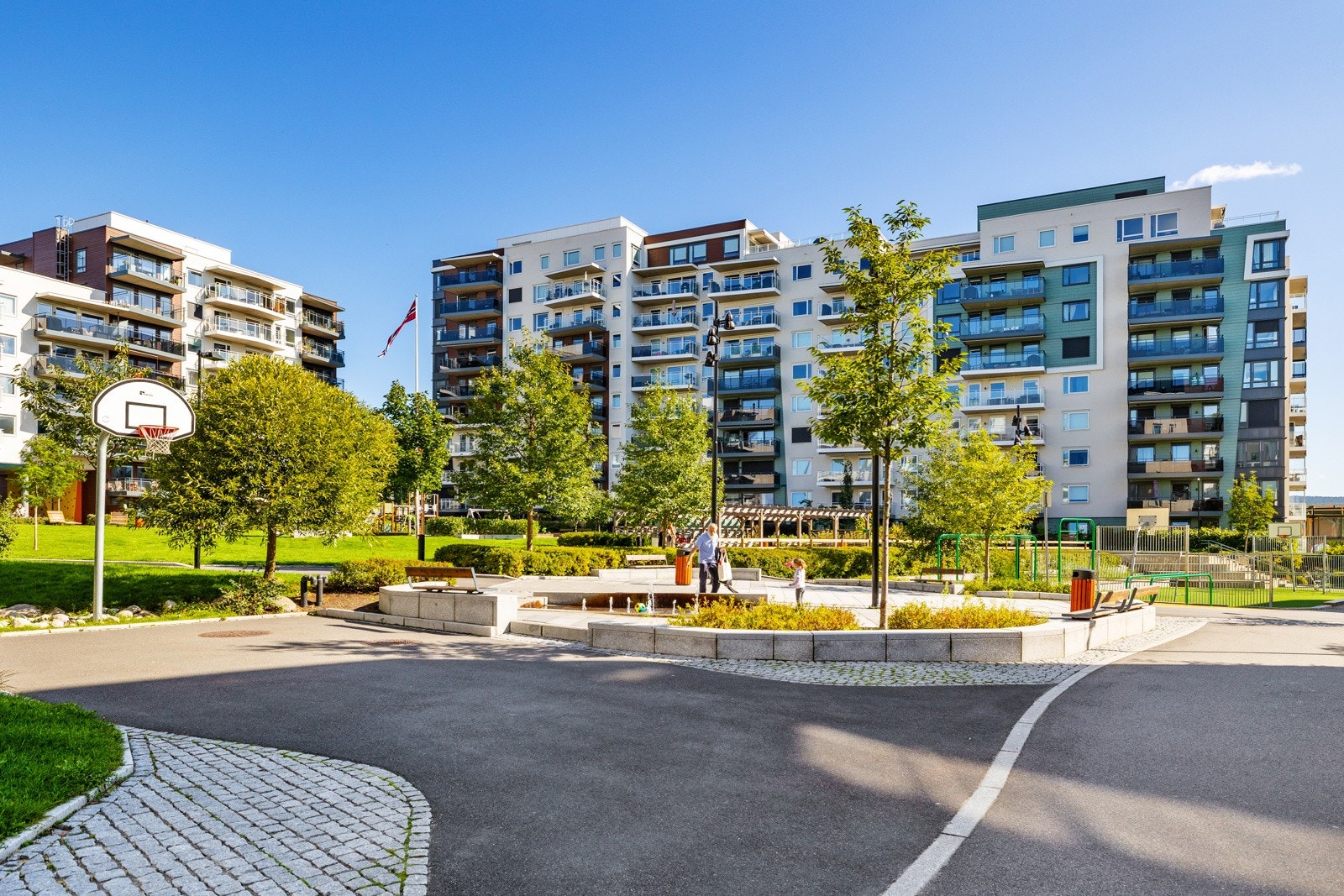 Borettslaget har flotte, grønne uteområder. Galleribilde