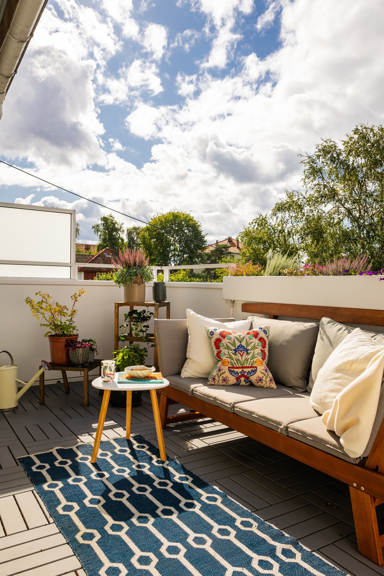 Balkongen er utstyrt med stikkontakt og utelys. Anledning til å benytte elektrisk grill. Galleribilde