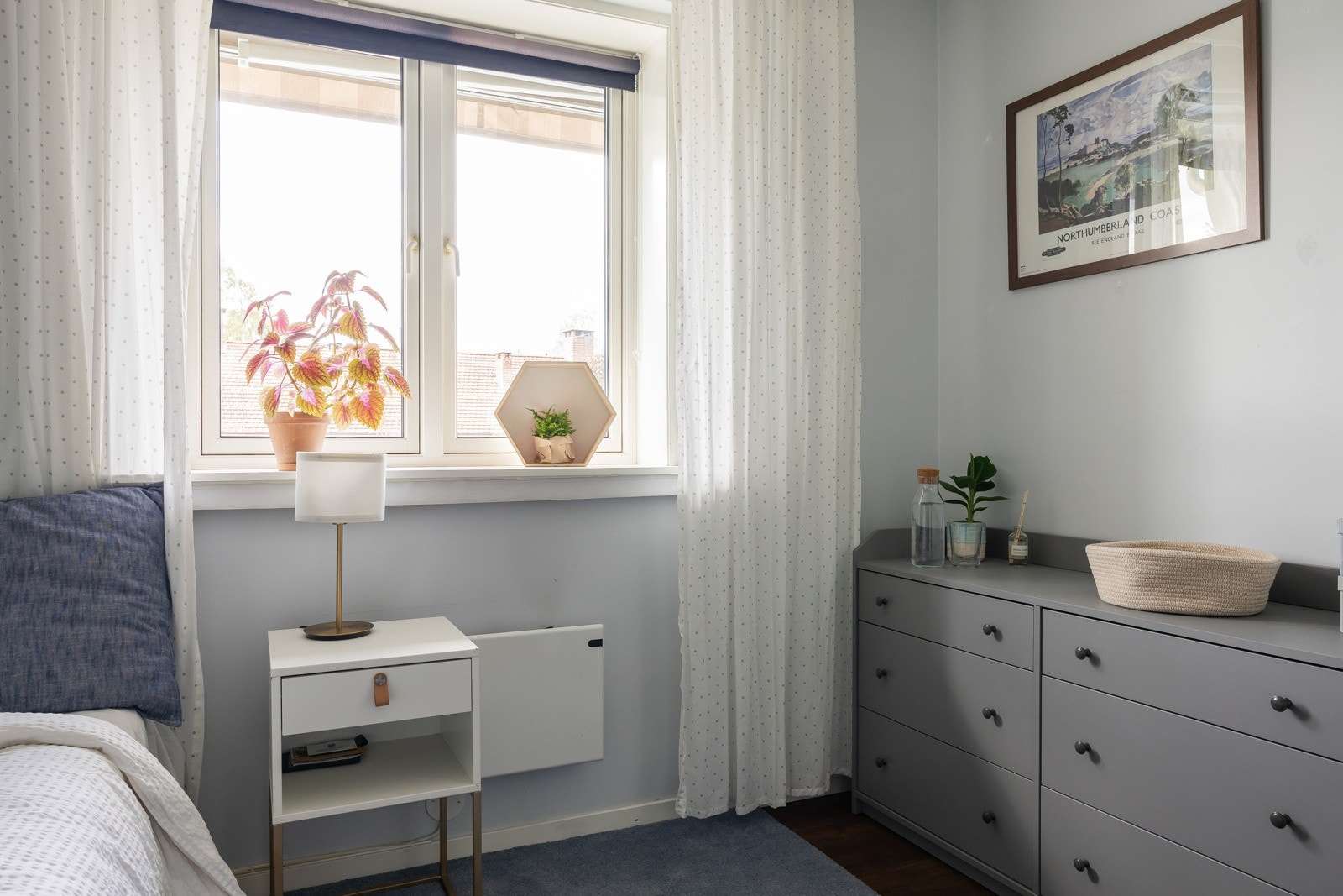 Flere av beboerne i brl. har flyttet kjøkken i dette rommet og åpnet vegg mot stue for en åpen kjøkken- og stueløsning. En evt. søknad om endring av planløsning må sendes styret i hvert enkelt tilfelle. Galleribilde