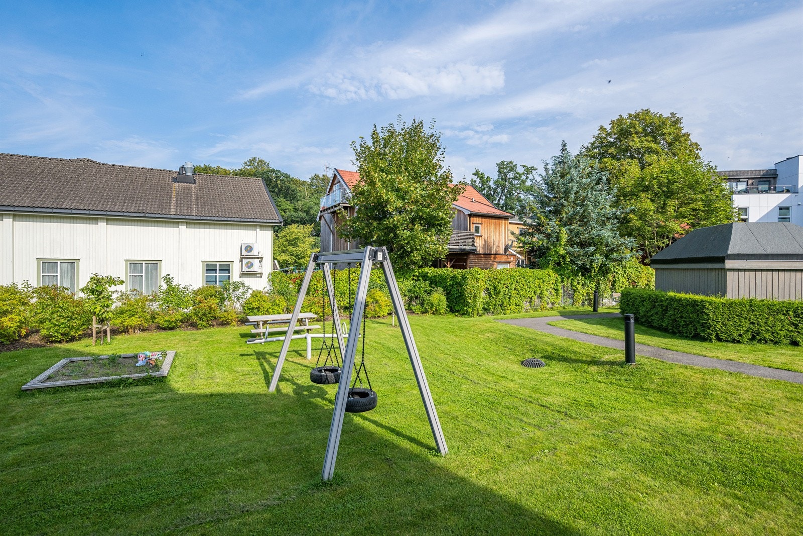 Her er det også en liten lekeplass for barn og barnebarn Galleribilde