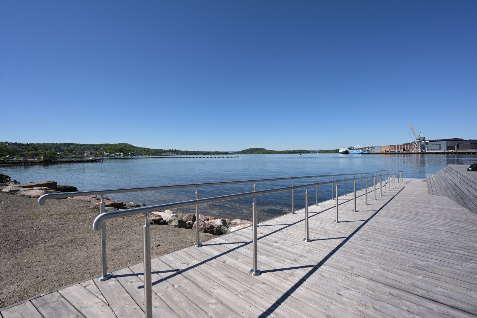 Det er også bare 5 minutters gange ned til den flotte Strandpromenaden Galleribilde