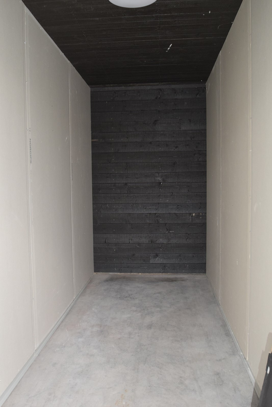 Praktisk sportsbod ved siden av carporten. Galleribilde