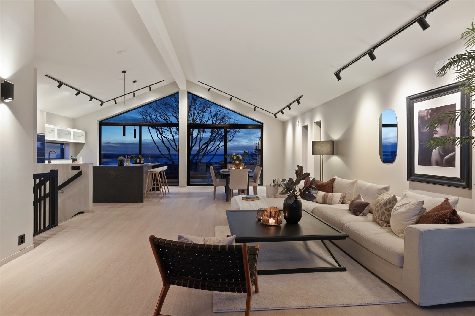 Utsikten vil være i fokus uansett hvor man er i stuen. Galleribilde