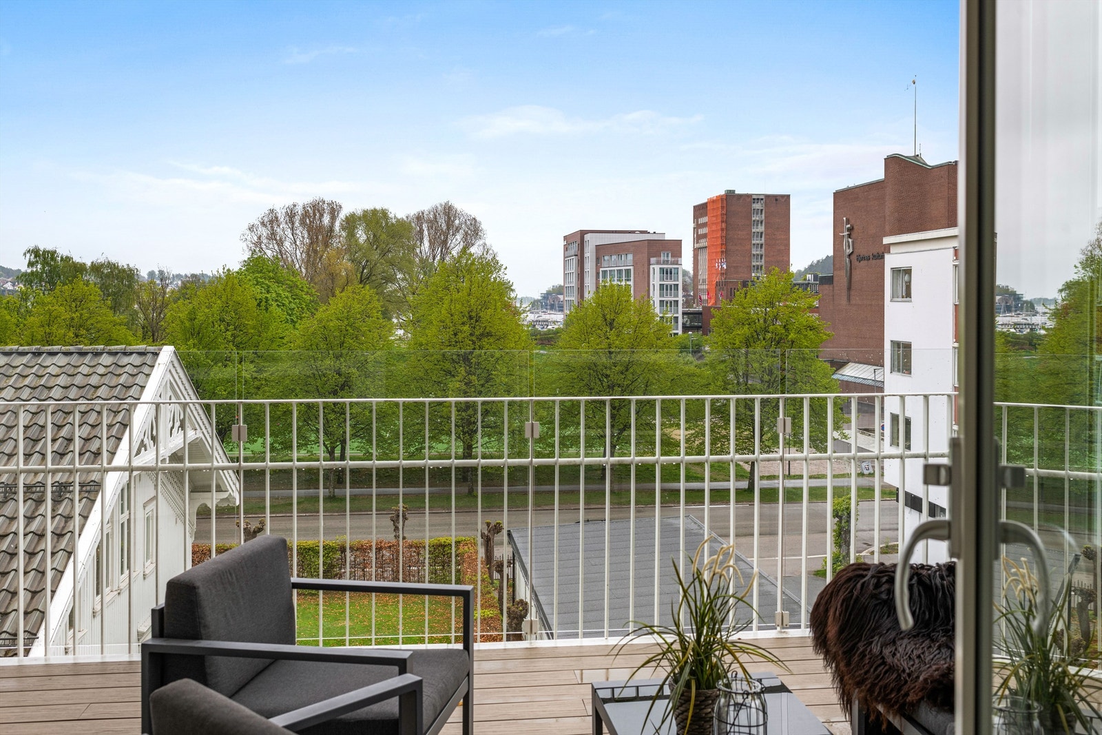 Nyt utsikten fra balkongen mot sørvest Galleribilde