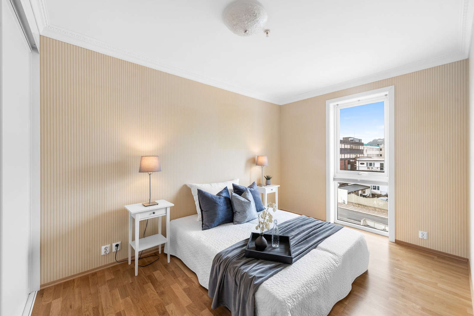 Hovedsoverom med svært god garderobeplass Galleribilde