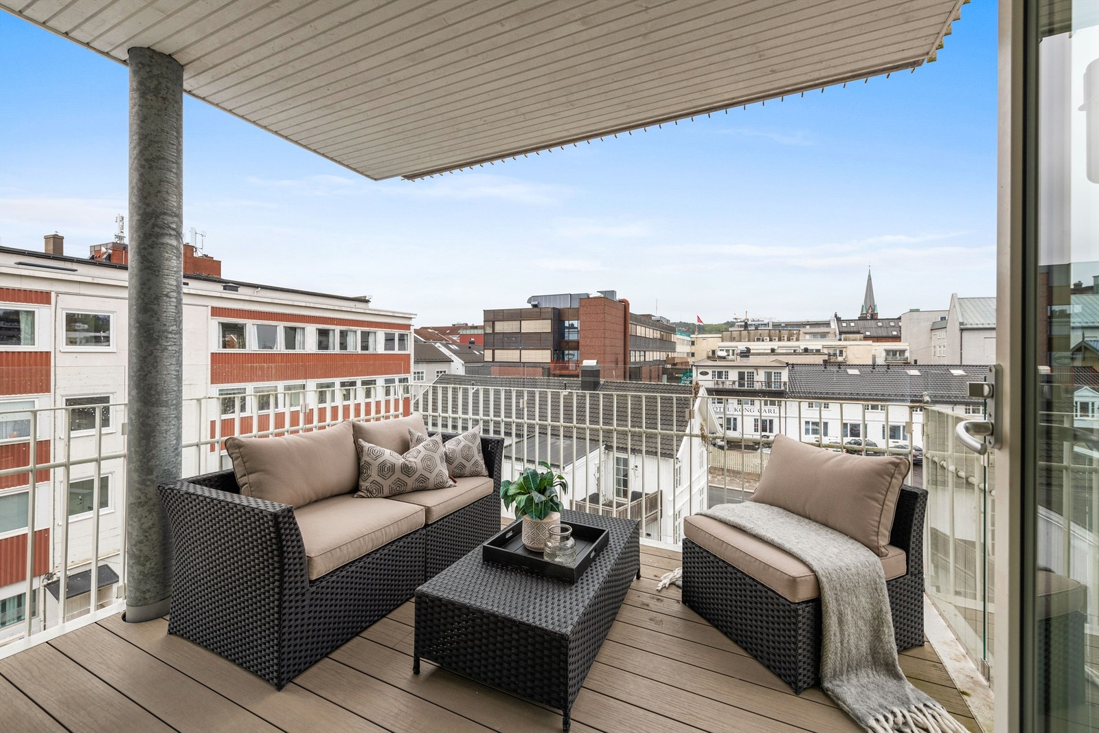 Stor overbygget balkong mot nordvest Galleribilde