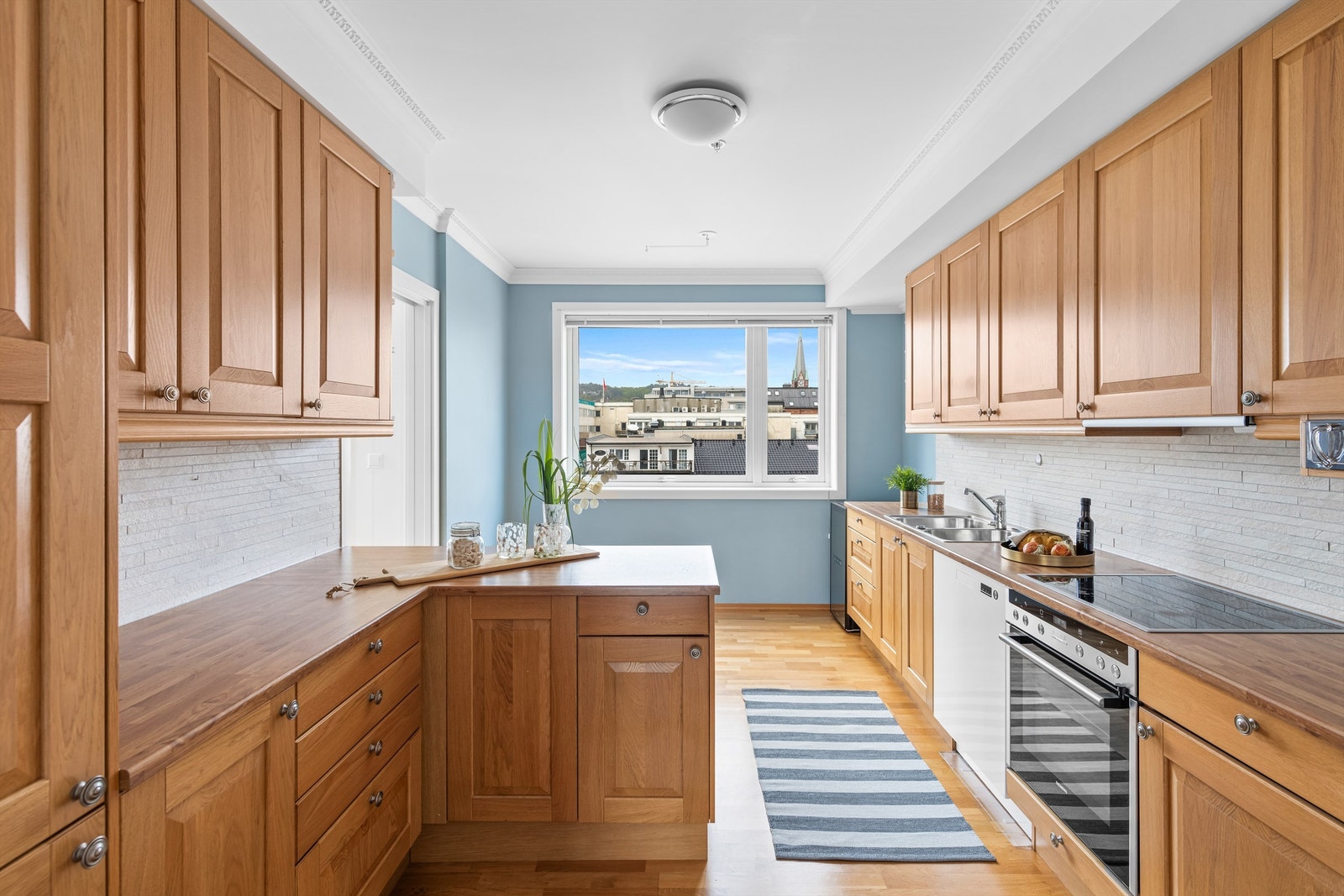 Mulighet for spisebord på kjøkkenet for de daglige måltider Galleribilde