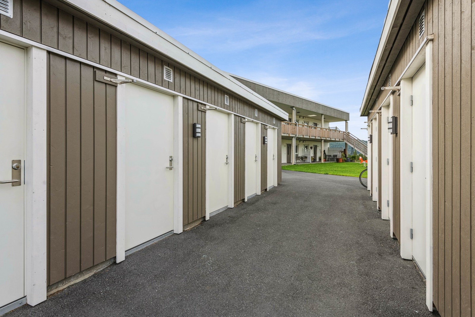 Boligen disponerer en sportsbod i rekke. Galleribilde