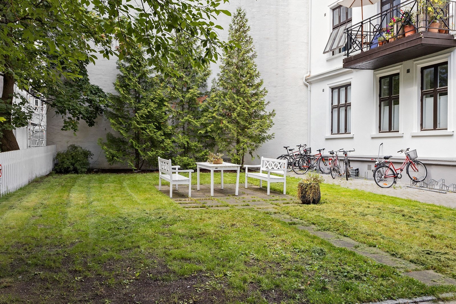 Bakgård Galleribilde