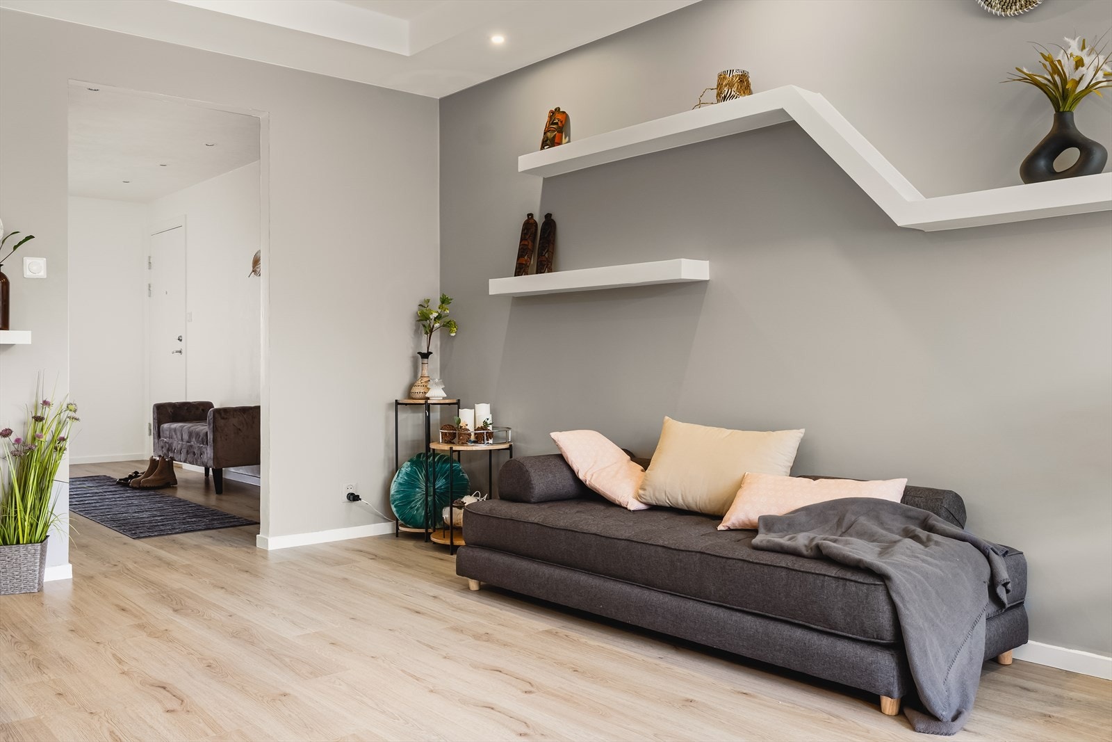 - Mye inkludert i de månedlige felleskostnadene, bla. tv/internett, kommunale avgifter og eiendomsskatt m.m. - Galleribilde