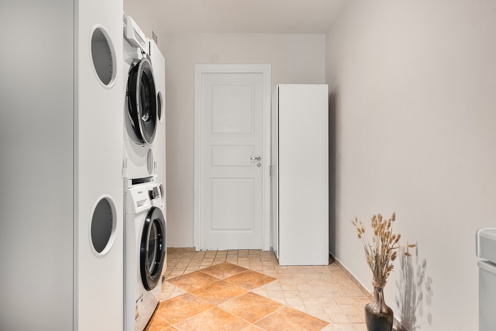 - Praktisk, separat vaskerom på 6,7 m² - Galleribilde